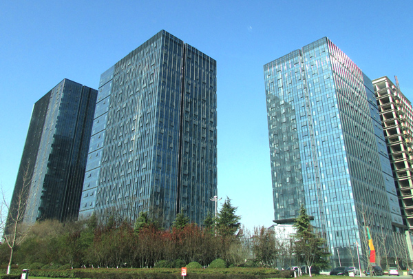 �Ͼ������̵ع㳡